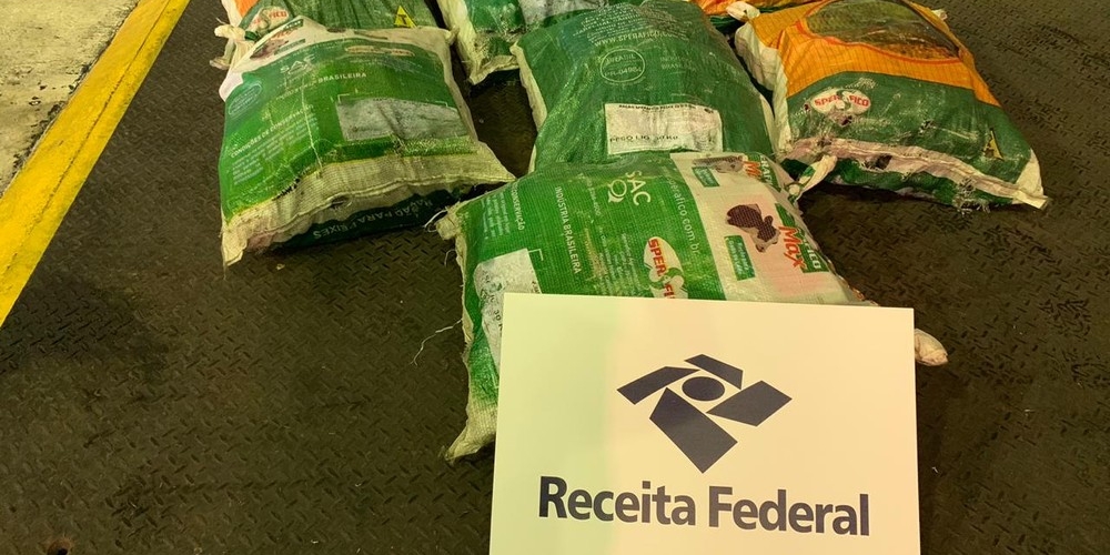 Receita Federal encontra 240 kg de cocaína em carga de açúcar no Porto de Santos